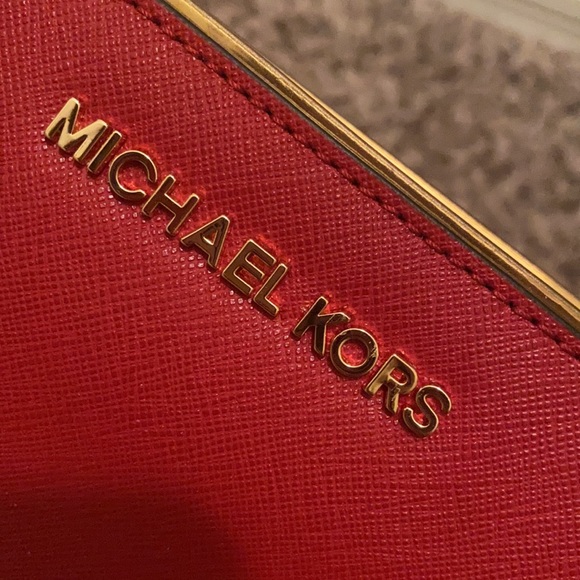 Michael Kors Red Jetset Travel Specchio Leather Zipper Wallet - Picture 2 of 13